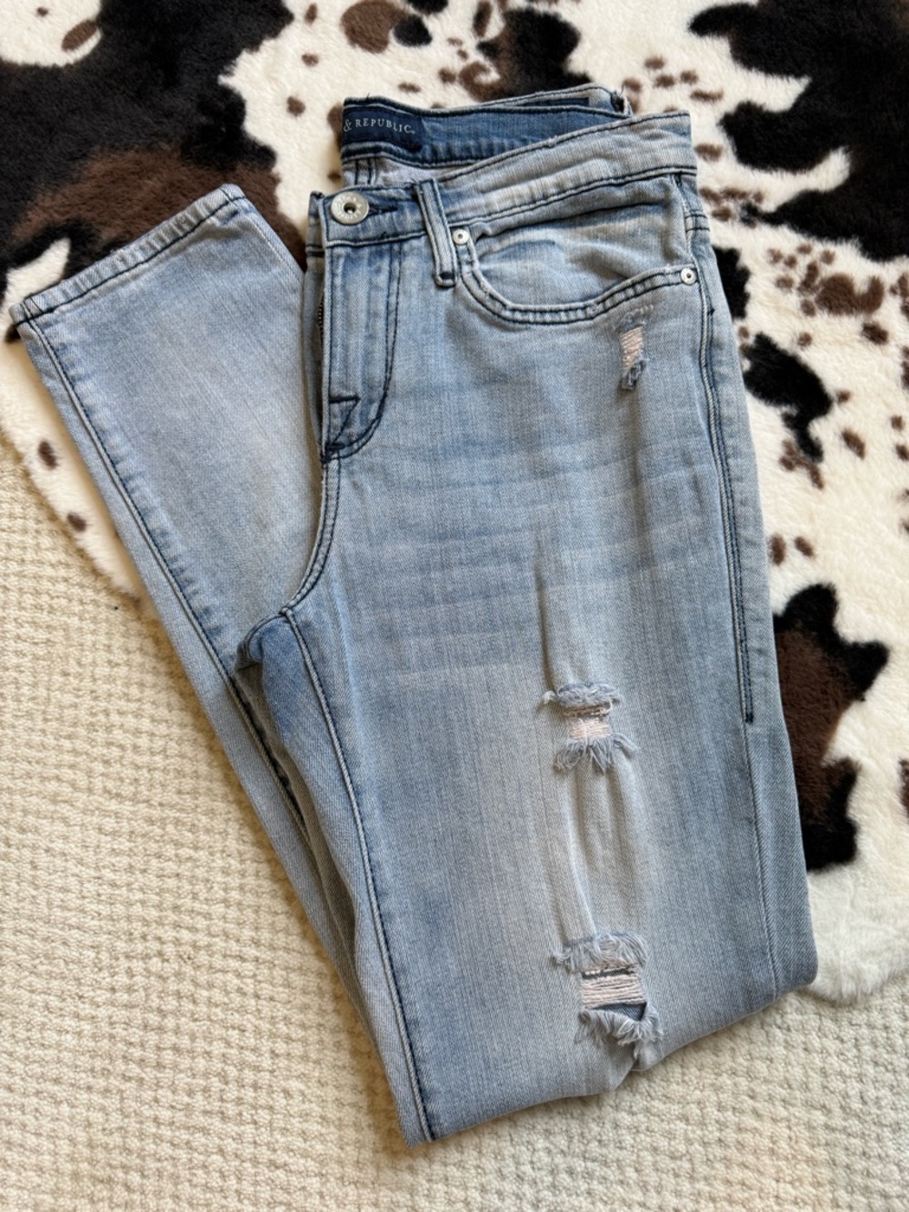 Rock & Republic Light Blue Distressed Women’s Jeans